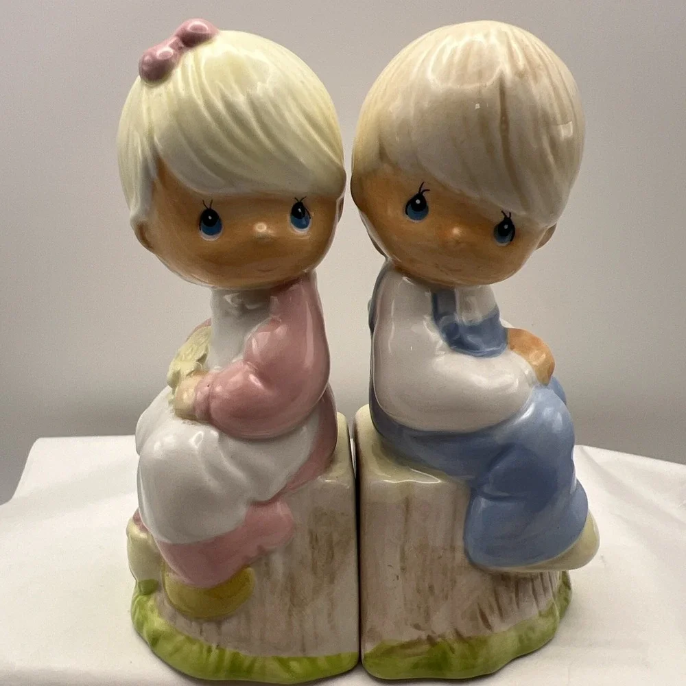 Precious Moments Boy & Girl ~ Love One Another Salt & Pepper Shakers